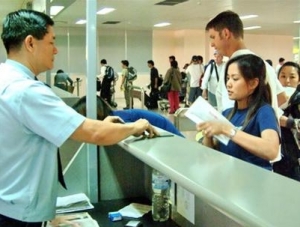 Custom regulations for travelers on entry and exit Vietnam