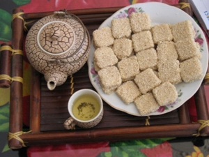 Cam Le &quot;Kho me&quot; (sesame) cake village in Danang city